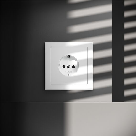 Розетка встраиваемая VOLTUM S70 с заземлением и защитными шторками, 16А, (белый матовый), изображение 8