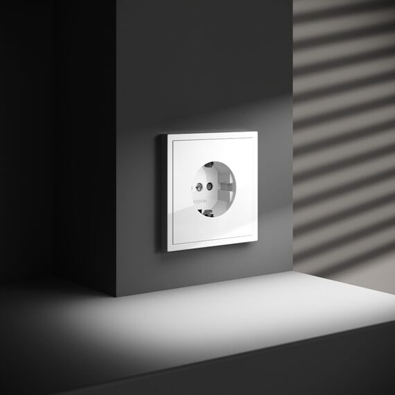 Розетка встраиваемая VOLTUM S70 с заземлением и защитными шторками, 16А, (белый глянцевый), изображение 2