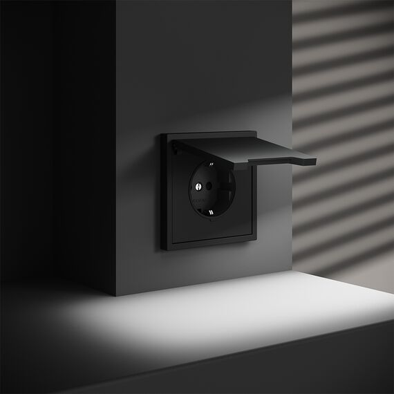 Розетка встраиваемая VOLTUM S70 с заземлением, защитными шторками и крышкой 16А, (черный матовый), изображение 5