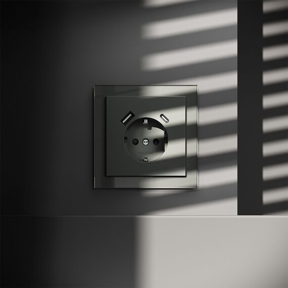 Розетка встраиваемая VOLTUM S70 с заземлением и защитными шторками, 16А, с USB, A+С, (титан), изображение 2